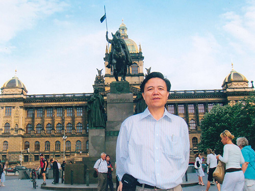 桂会长考察匈牙利英雄广场1.jpg